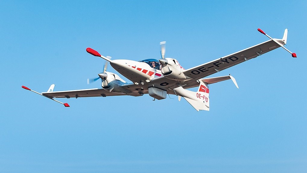 ��� ��� ����� ���������� � Diamond Aircraft Industries GmbH